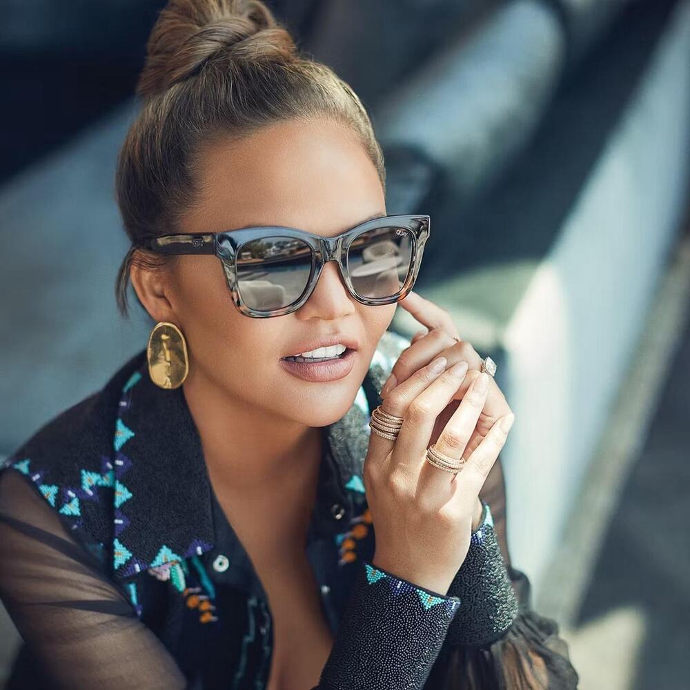 Quay Australia x Chrissy Teigen After Hours Sunglasses - Brown Tortoise Fade